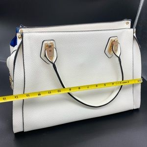 White leather no brand hand bag
